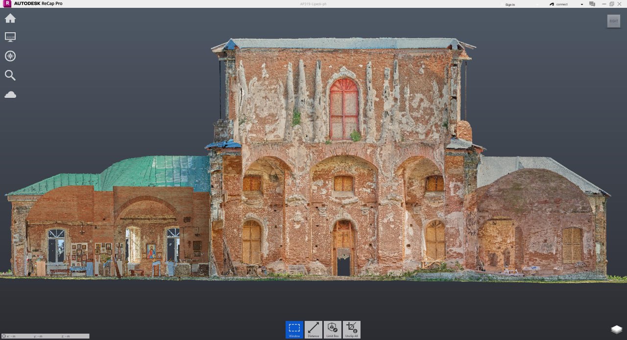 Облако точек фасада старого кирпичного здания в интерфейсе программы Autodesk ReCap