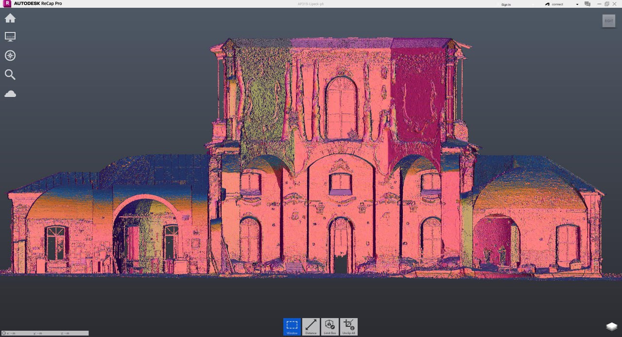 Цветное облако точек фасада исторического здания в интерфейсе программы Autodesk ReCap Pro
